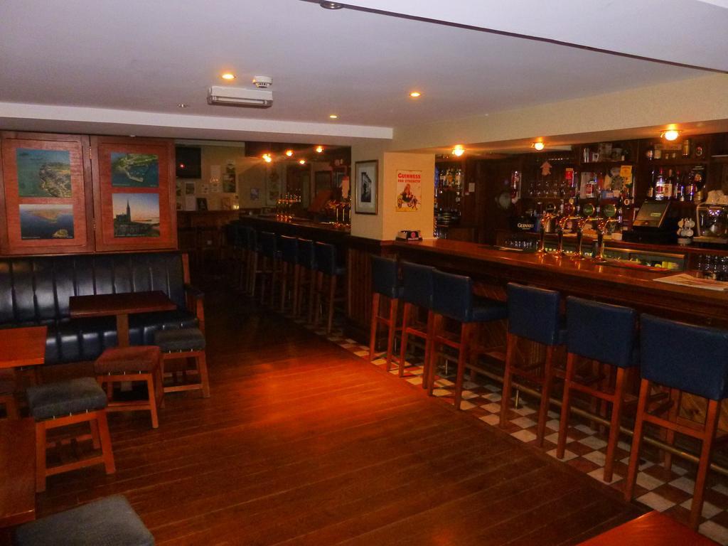 The Schooner Tavern Ballycotton Exterior foto